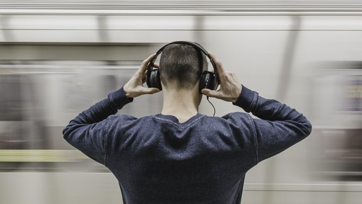 Can noise-cancelling headphones damage your brain? Can noise-cancelling headphones damage your brain?