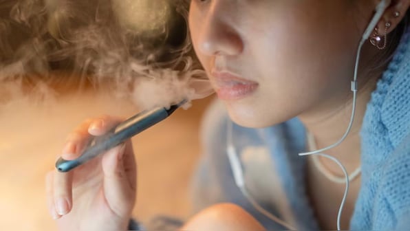 12-year-old Thai girl battles for life after vaping for 2 years: Can vaping  kill you? – Firstpost