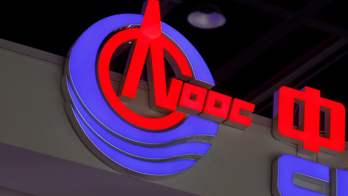 China’s CNOOC discovers 100 million tonnes of oil in offshore drilling breakthrough China’s CNOOC discovers 100 million tonnes of oil in offshore drilling breakthrough