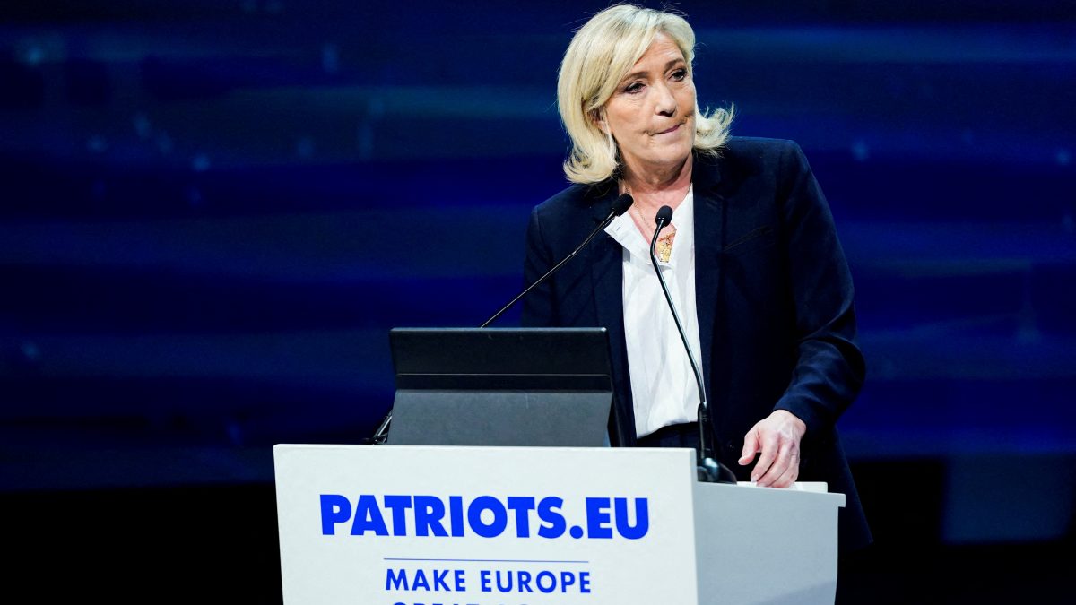 French far-right leader Le Pen's fate hangs in the balance as prosecutors seek to bar her from office French far-right leader Le Pen's fate hangs in the balance as prosecutors seek to bar her from office