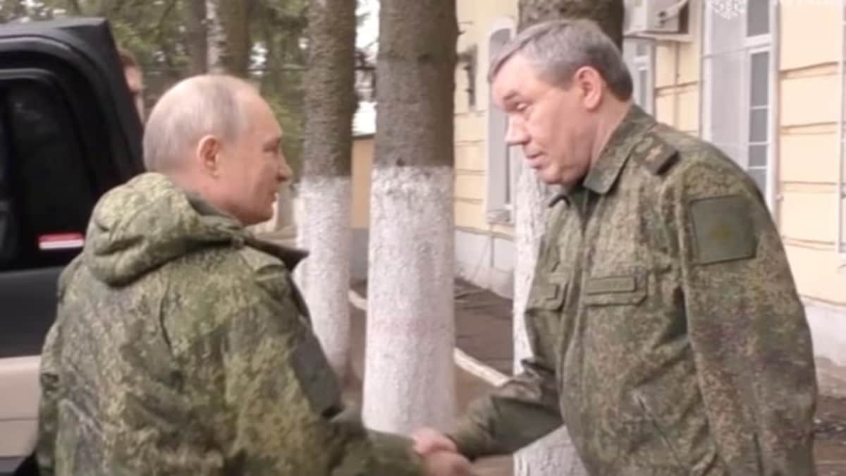 Putin visits Kursk, a first since Ukraine attacked amid ceasefire talks