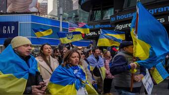 Members of the Ukrainian community and supporters on 1 March 2025 in New York City. AP