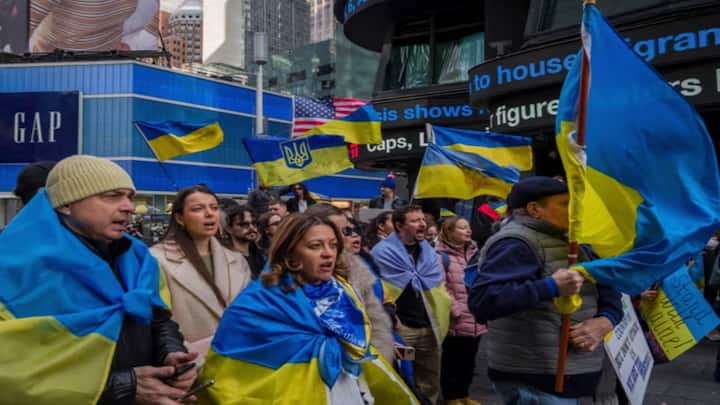 Pro-Ukraine protests erupt across US after Trump, Vance 'ambushed' Zelenskyy in White House Pro-Ukraine protests erupt across US after Trump, Vance 'ambushed' Zelenskyy in White House