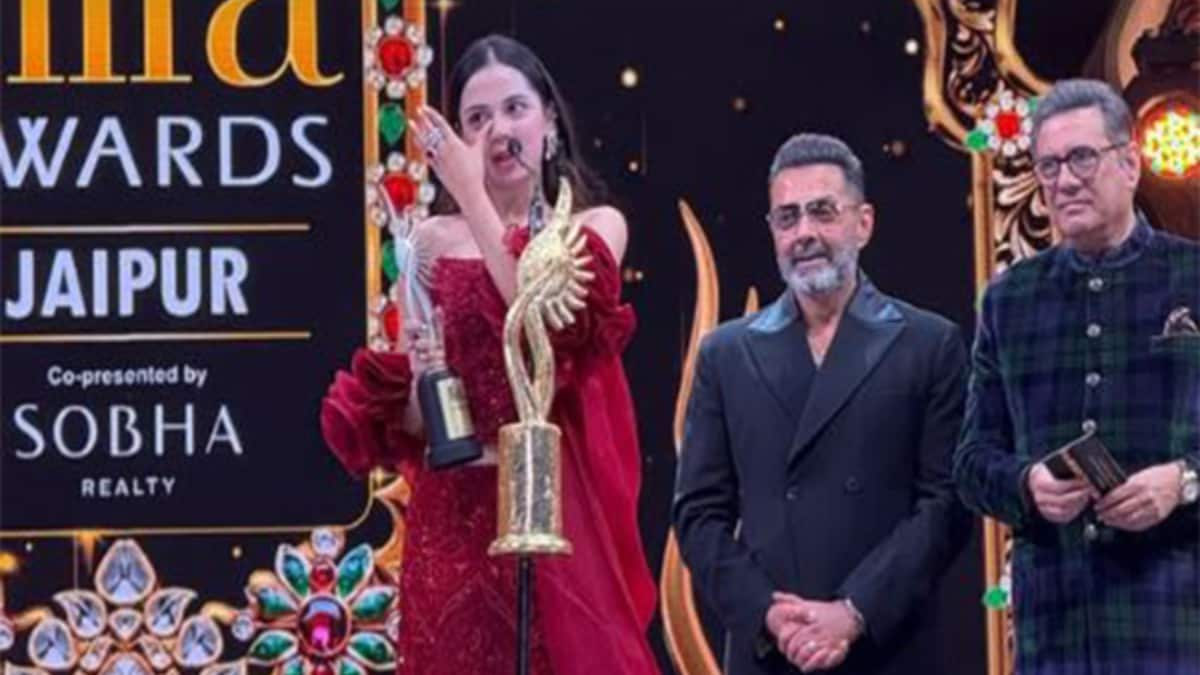 IIFA 2025: 'Laapataa Ladies' actress Nitanshi Goel breaks down as she beats Alia Bhatt, Katrina Kaif in Best Actress category at the age of 17