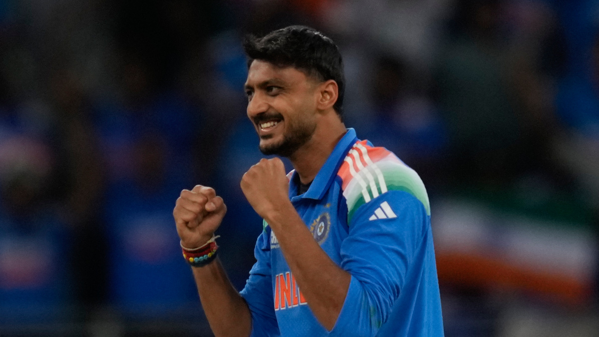 Australia vs India LIVE Score 4th T20 at Queensland: Axar removes Short, breaks opening stand Australia vs India LIVE Score 4th T20 at Queensland: Axar removes Short, breaks opening stand