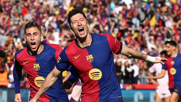 Robert Lewandowski's brace fires Barcelona to three-point lead over Real Madrid in La Liga race