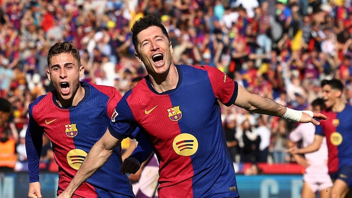 Robert Lewandowski's brace fires Barcelona to three-point lead over Real Madrid in La Liga race
