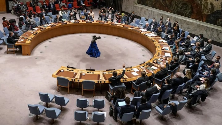 FirstUp: Japan-China-South Korea foreign ministers' meet, UNSC to discuss Gaza... The news today