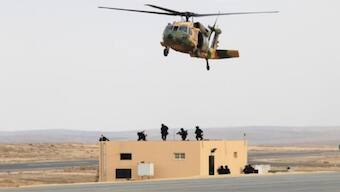 Jordanian army members participate in a hostage rescue drill during a Black Hawk helicopters handover ceremony to Jordan from the U.S. government, at a Jordanian military base near the town of Zarqa, Jordan, January 28, 2018. (Photo: Reuters)Jordanian army members participate in a hostage rescue drill during a Black Hawk helicopters handover ceremony to Jordan from the U.S. government, at a Jordanian military base near the town of Zarqa, Jordan, January 28, 2018. (Photo: Reuters)