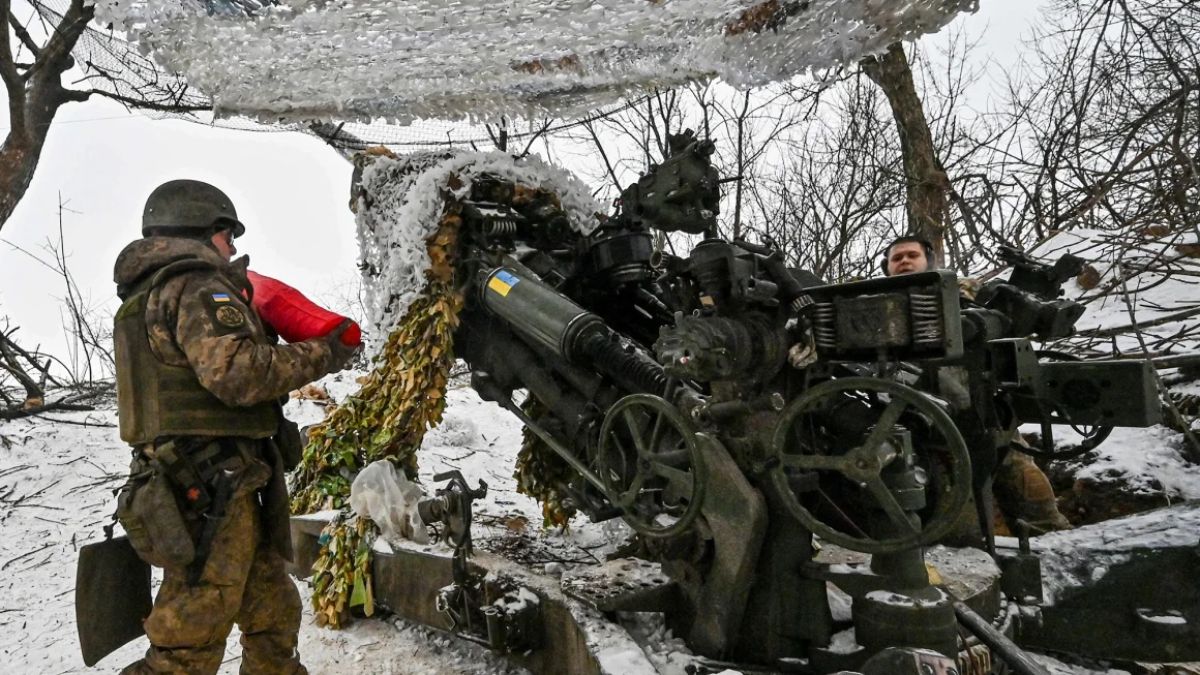 Ukrainian servicemen prepare a M777 howitzer to fire toward Russian troops at a position near a front line, in the Zaporizhzhia region, Ukraine, on January 14, 2024. (Photo: Reuters) Ukrainian servicemen prepare a M777 howitzer to fire toward Russian troops at a position near a front line, in the Zaporizhzhia region, Ukraine, on January 14, 2024. (Photo: Reuters)