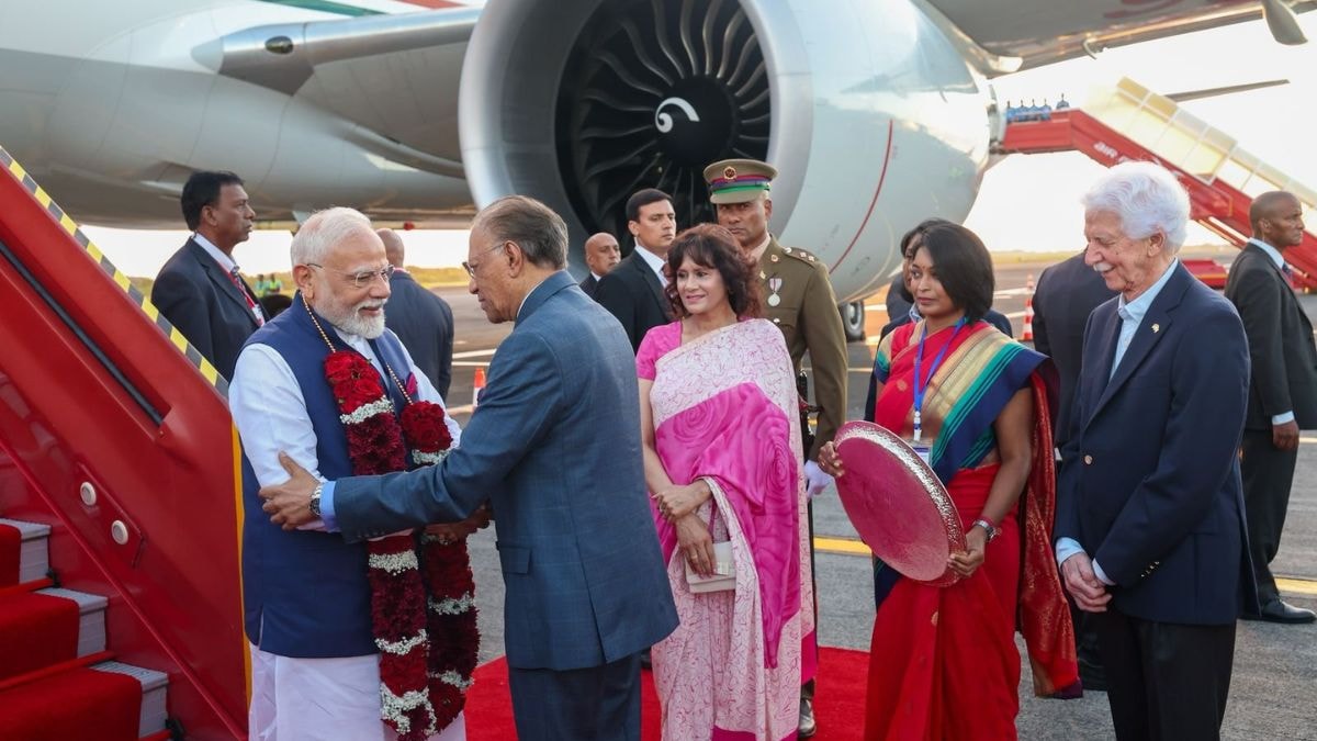 PM Modi arrives in Mauritius to grand welcome