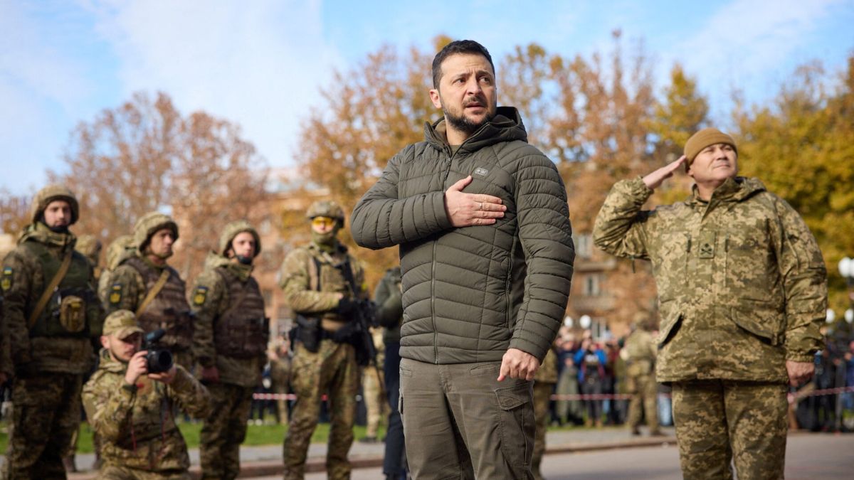 Ukraine's President Volodymyr Zelenskiy sings the national anthem during his visit in Kherson, Ukraine, November 14, 2022. (Photo: Reuters) Ukraine's President Volodymyr Zelenskiy sings the national anthem during his visit in Kherson, Ukraine, November 14, 2022. (Photo: Reuters)