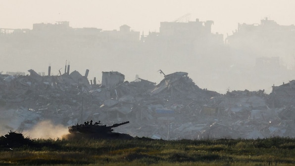 Why did Israel resume its ground offensive in Gaza after aerial strikes?