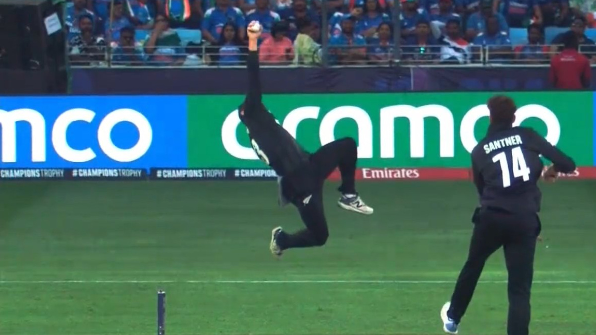 India vs New Zealand final: Glenn Phillips pulls off another sensational catch to revive Kiwis' hopes; watch video India vs New Zealand final: Glenn Phillips pulls off another sensational catch to revive Kiwis' hopes; watch video