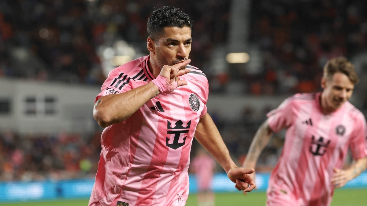 Luis Suarez scores wonder goal as Inter Miami beat Houston Dynamo in Lionel Messi's absence