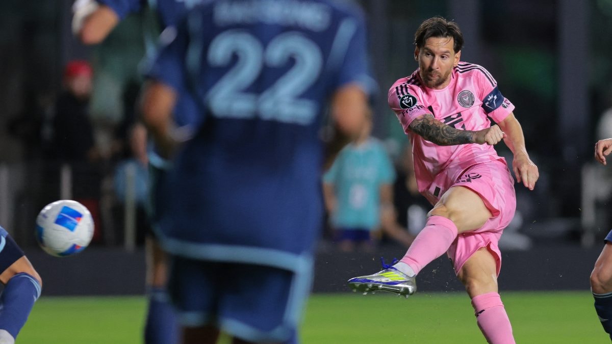 Lionel Messi's absence forces Houston Dynamo to offer free tickets to fans