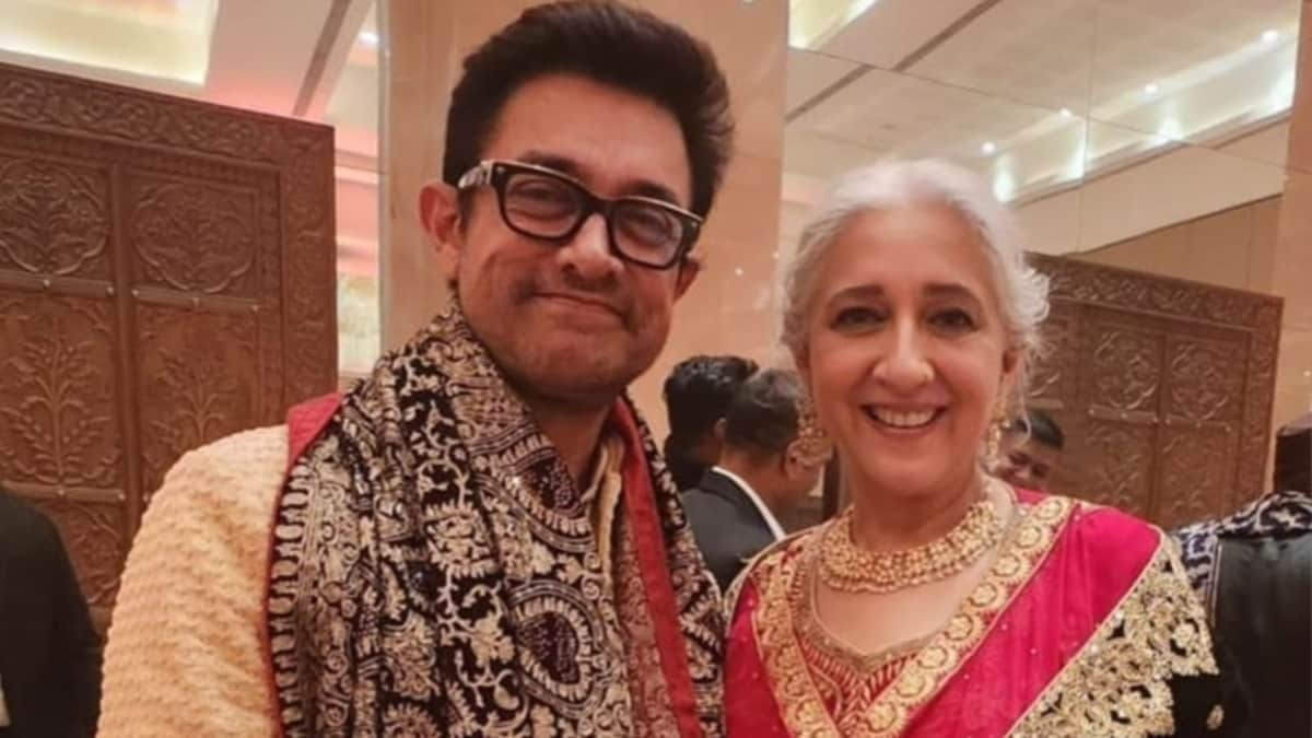 Aamir Khan makes relationship with Gauri Spratt official; sister reacts