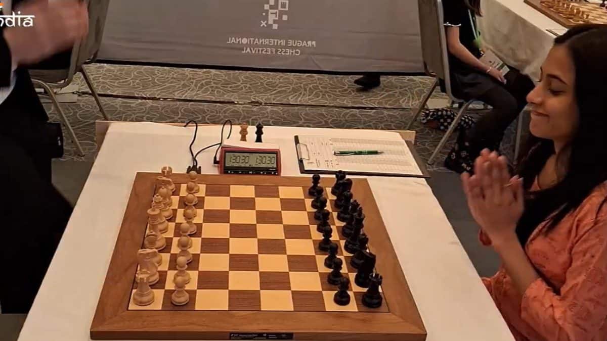 Nodirbek Yakubboev avoids fresh handshake controversy with this gesture towards India's Divya Deshmukh