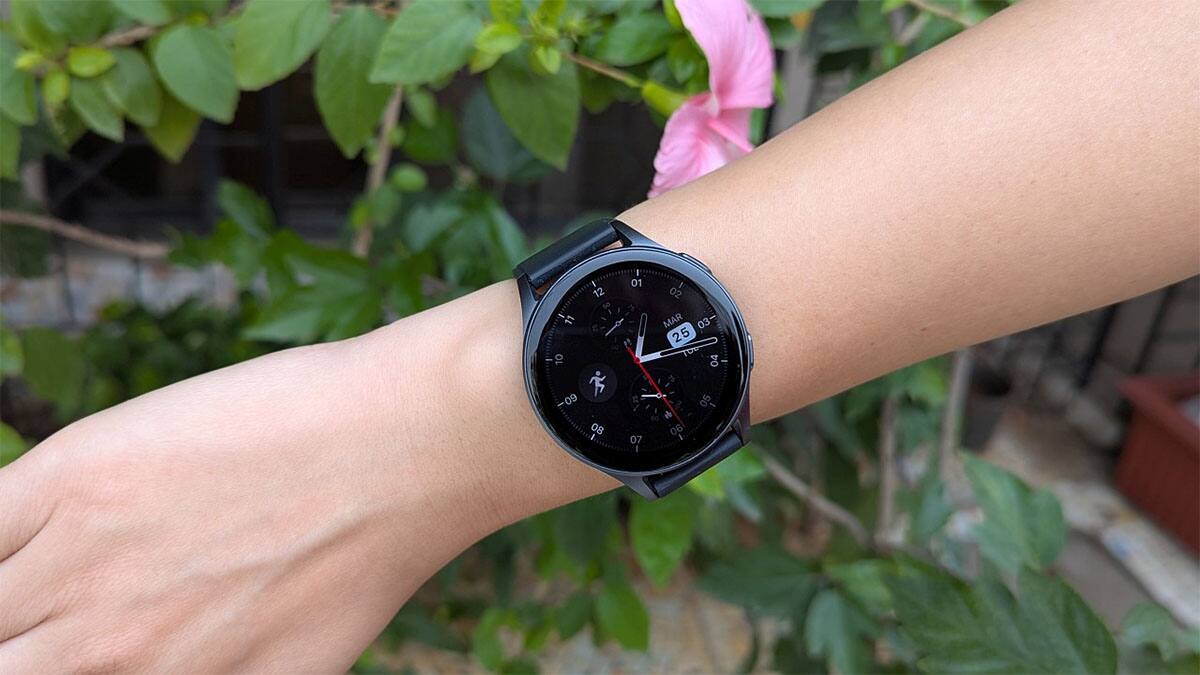 The screen can be turned on by flicking the wrist