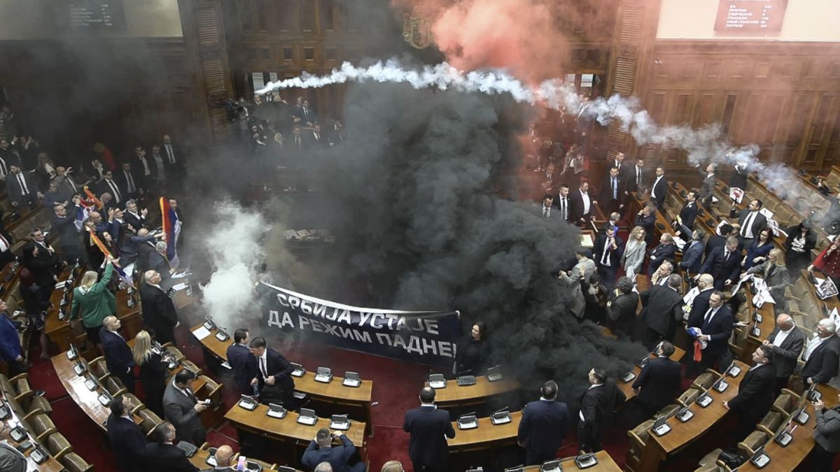 Watch | Violence in Serbian parliament as prime minister resigns Watch | Violence in Serbian parliament as prime minister resigns