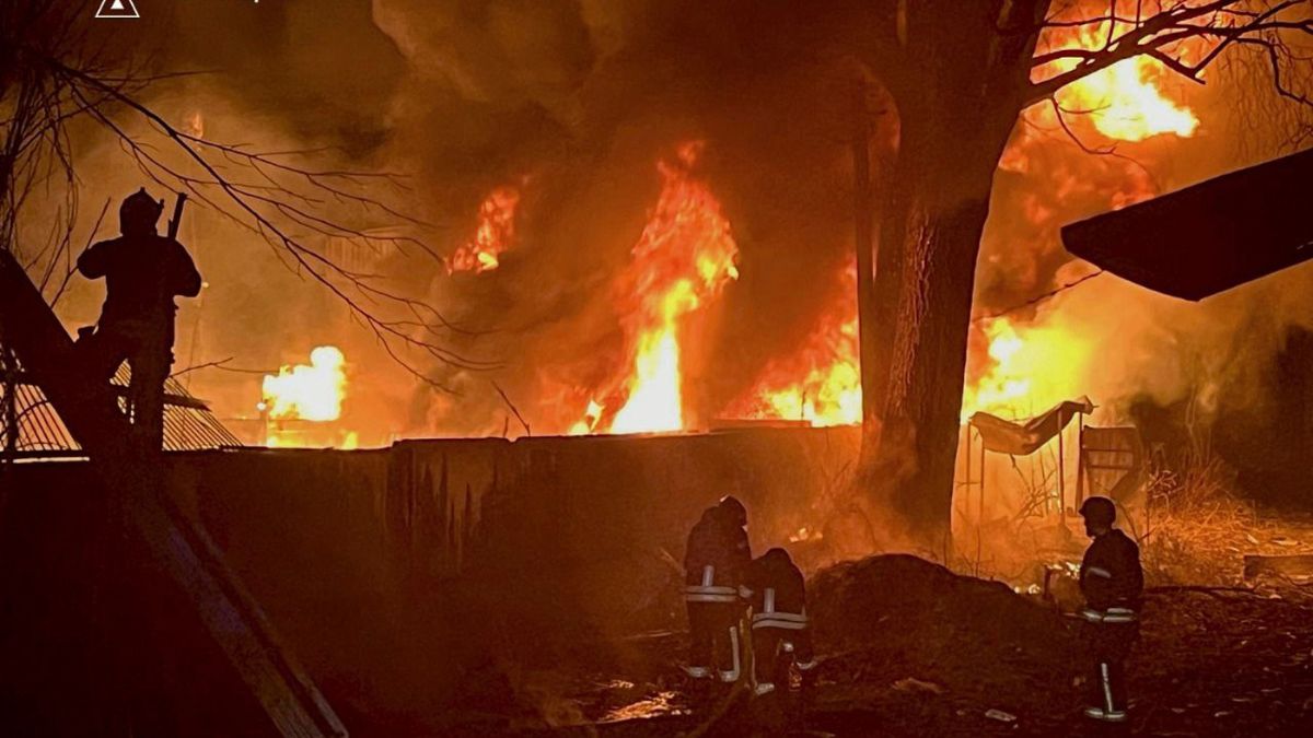 Ukraine hit by new wave of missile attacks; fires and injuries reported in Kyiv Ukraine hit by new wave of missile attacks; fires and injuries reported in Kyiv