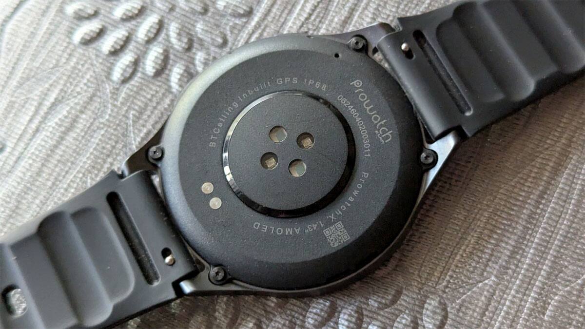 The SpO2 sensor on this watch does a good job in terms of speed and accuracy