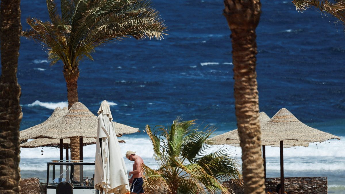 6 dead, 19 injured after tourist submarine sinks in Red Sea 6 dead, 19 injured after tourist submarine sinks in Red Sea