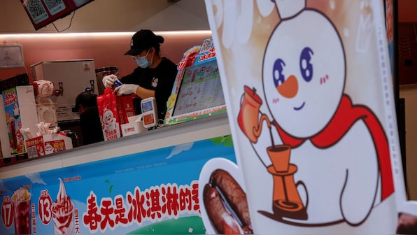 How a Chinese company beat Starbucks, McDonald’s to become world’s largest fast-food chain