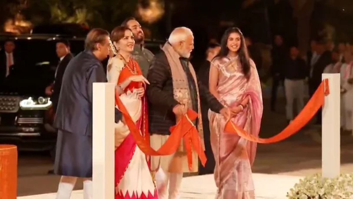 PM Modi inaugurates the Vantara facility in Gujarat PM Modi inaugurates the Vantara facility in Gujarat