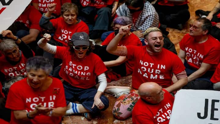 100 arrested as protesters flood Trump Tower lobby over arrest of Mahmoud Khalil 100 arrested as protesters flood Trump Tower lobby over arrest of Mahmoud Khalil