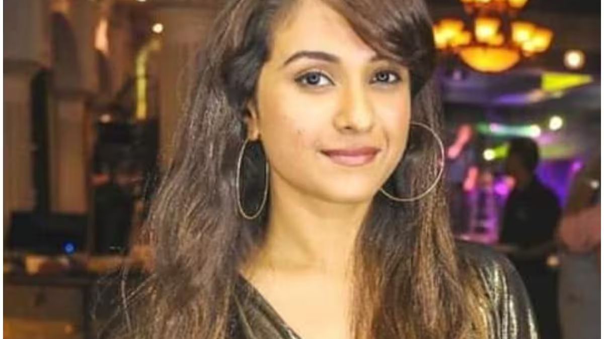 Nearly five years after the tragic death of Disha Salian, the former manager of late actor Sushant Singh Rajput, her father, Satish Salian, has moved the Bombay High Court seeking a fresh investigation into the case. Image courtesy: News18 Nearly five years after the tragic death of Disha Salian, the former manager of late actor Sushant Singh Rajput, her father, Satish Salian, has moved the Bombay High Court seeking a fresh investigation into the case. Image courtesy: News18