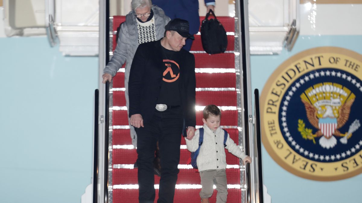 Elon Musk’s use of President’s Air Force One plane has sparked outrage. Here’s why Elon Musk’s use of President’s Air Force One plane has sparked outrage. Here’s why