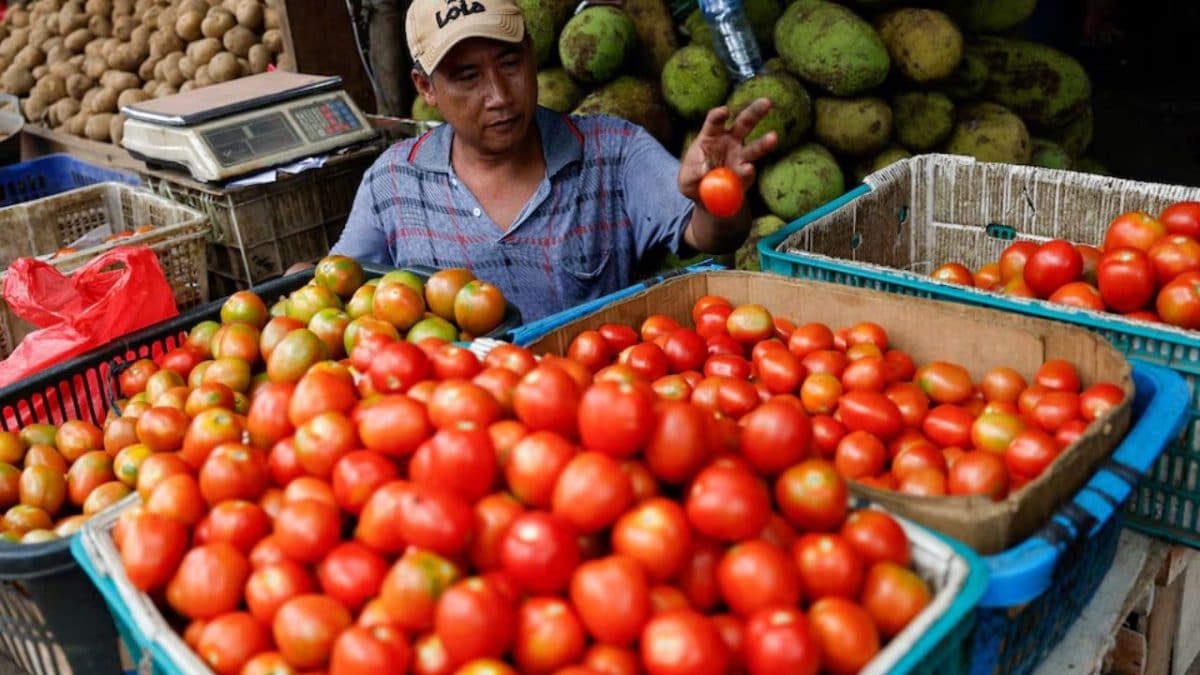 Indonesia reports first deflation in 25 years, stat chief says ‘not due to weaker purchasing power’