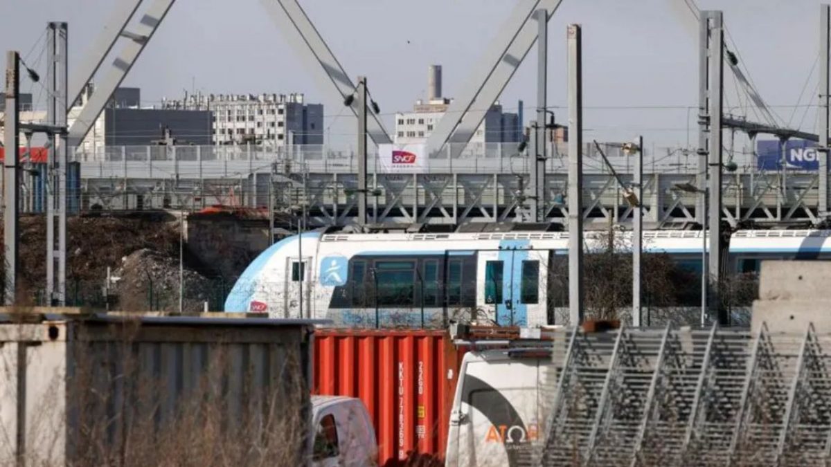 This Paris regional train was parked on the tracks in the suburb of Saint-Denis as services ground to a halt. Source: AFP This Paris regional train was parked on the tracks in the suburb of Saint-Denis as services ground to a halt. Source: AFP