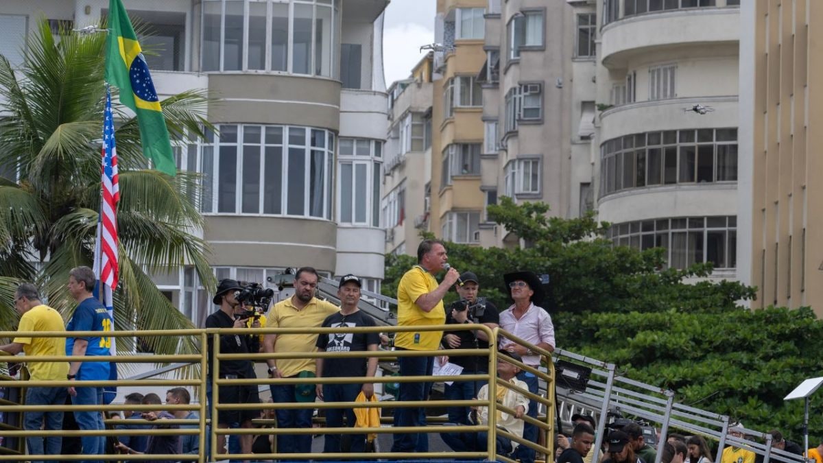 Ex-Brazil president Bolsonaro holds massive rally, says election ban ...