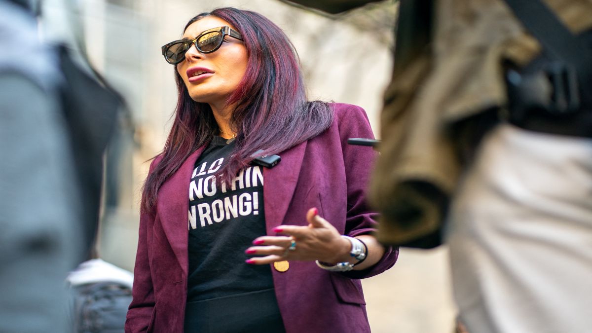 Trump sacks 6 National Security Council staffers after meeting with far-right activist Laura Loomer Trump sacks 6 National Security Council staffers after meeting with far-right activist Laura Loomer