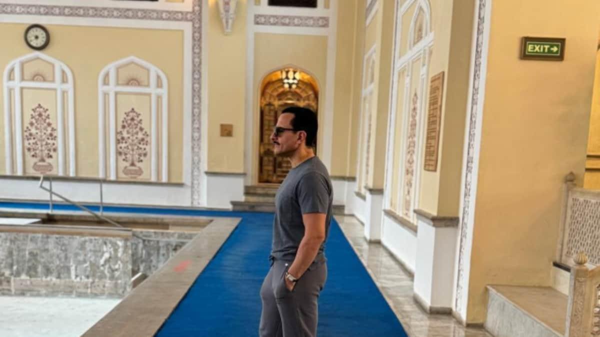 Saif Ali Khan returns to his debut film 'Parampara' shooting spot, pictures go viral