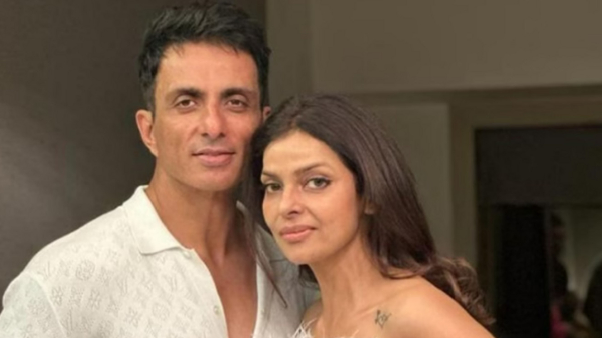 Sonu Sood's wife Sonali and her two relatives injured in a car accident: Report Sonu Sood's wife Sonali and her two relatives injured in a car accident: Report