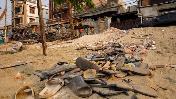 6.3 magnitude earthquake hits Ecuador's coast, damages buildings and disrupts power