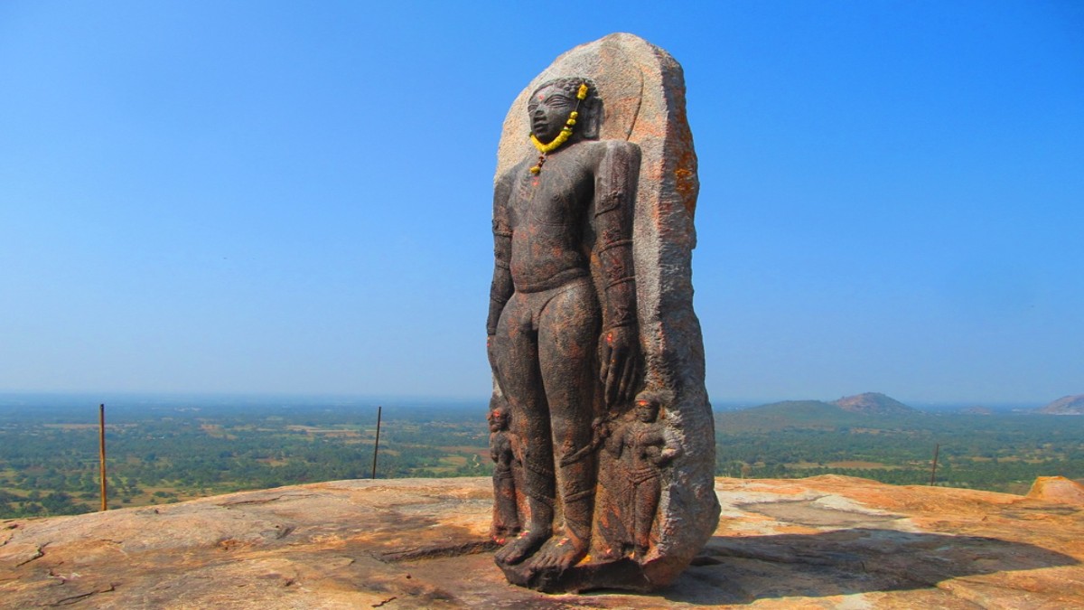 The ancient Bahubali at Arethippur, atop the hill The ancient Bahubali at Arethippur, atop the hill