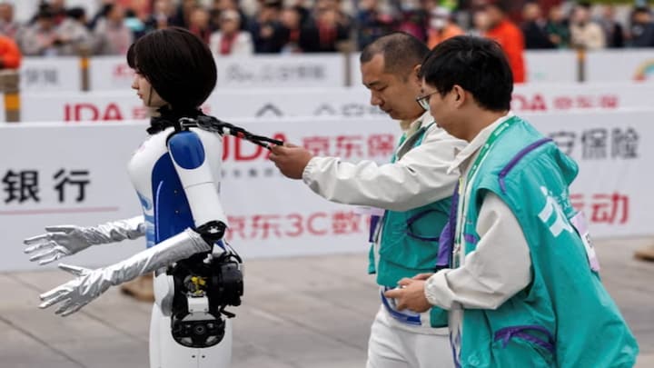 It's humans vs humanoids in China's 21 km half-marathon race. Who won?