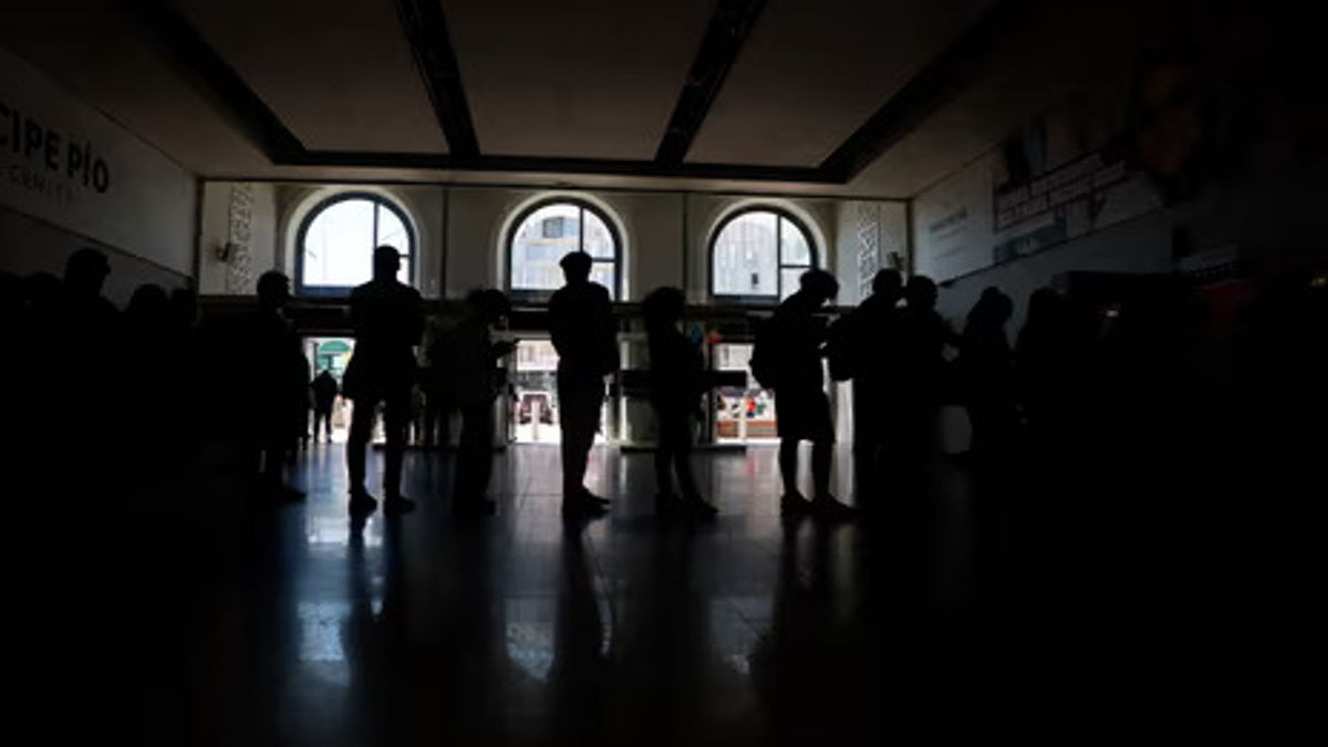 Major power outage causes mayhem in Portugal and Spain. (Photo- Guardian) Major power outage causes mayhem in Portugal and Spain. (Photo- Guardian)