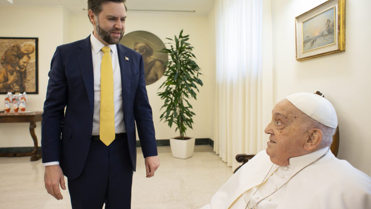 JD Vance met Pope Francis in Vatican before flying to India, one of last leaders to visit pontiff JD Vance met Pope Francis in Vatican before flying to India, one of last leaders to visit pontiff