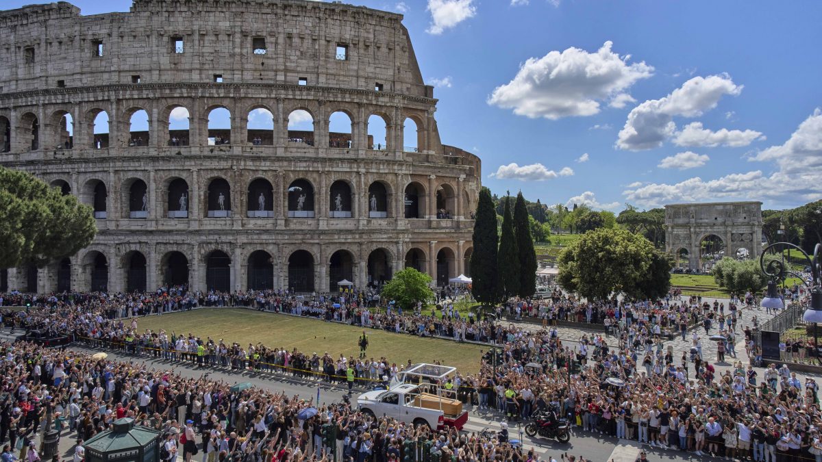 Pope Francis Funeral LIVE: Pope Francis' coffin arrives at St. Mary Major Basilica for private burial Pope Francis Funeral LIVE: Pope Francis' coffin arrives at St. Mary Major Basilica for private burial