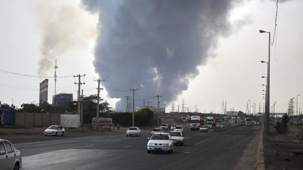 Khamenei orders probe into deadly port blast that killed 40 Khamenei orders probe into deadly port blast that killed 40