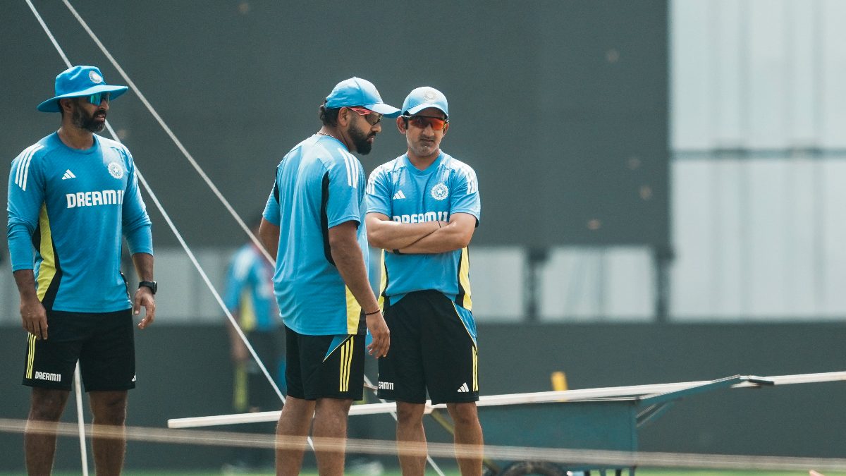 Abhishek Nayar (left) is one of the many Team India coaches sacked by BCCI. Image: PTI
Abhishek Nayar (left) is one of the many Team India coaches sacked by BCCI. Image: PTI