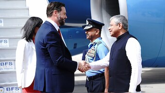 US Vice President JD Vance was received at the Delhi airport by Union Cabinet minister Ashwini Vaishnaw on April 21, 2025. (Photo: X/Ministry of External Affairs) 
