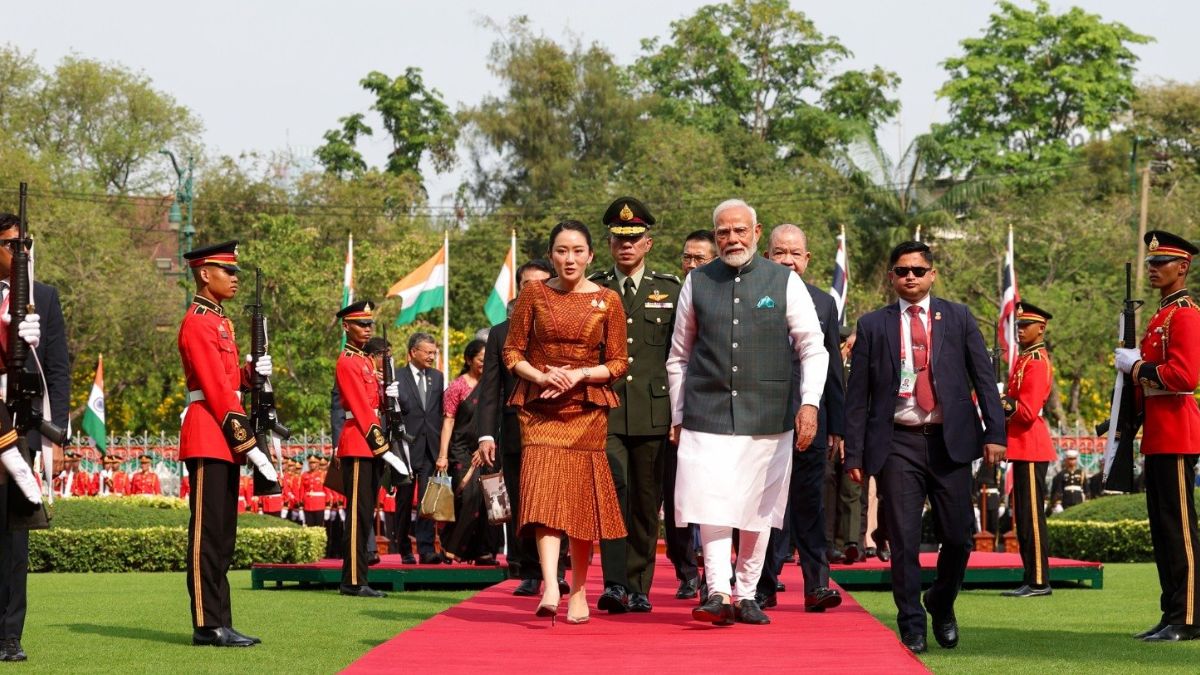 PM Modi gifts Indian handicrafts to Thailand’s King and leaders PM Modi gifts Indian handicrafts to Thailand’s King and leaders