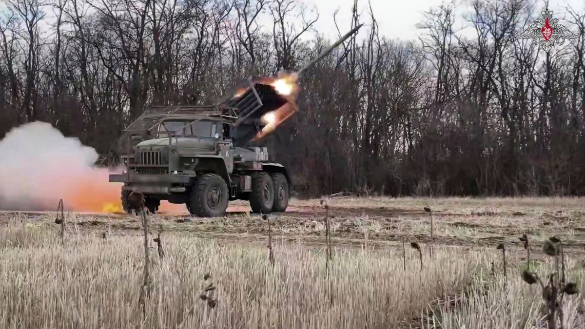 Russia and Ukraine conduct largest prisoner swap since war began Russia and Ukraine conduct largest prisoner swap since war began