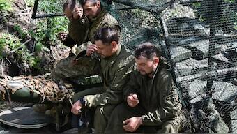 This handout picture taken and released by press-service of the 65th Separate Mechanised Brigade shows Ukrainian servicemen taking part in Easter service lead by Chaplain Father Sergiy in Zaporizhzhya region on April 20, 2025, amid the Russian invasion of Ukraine. AFP Photo